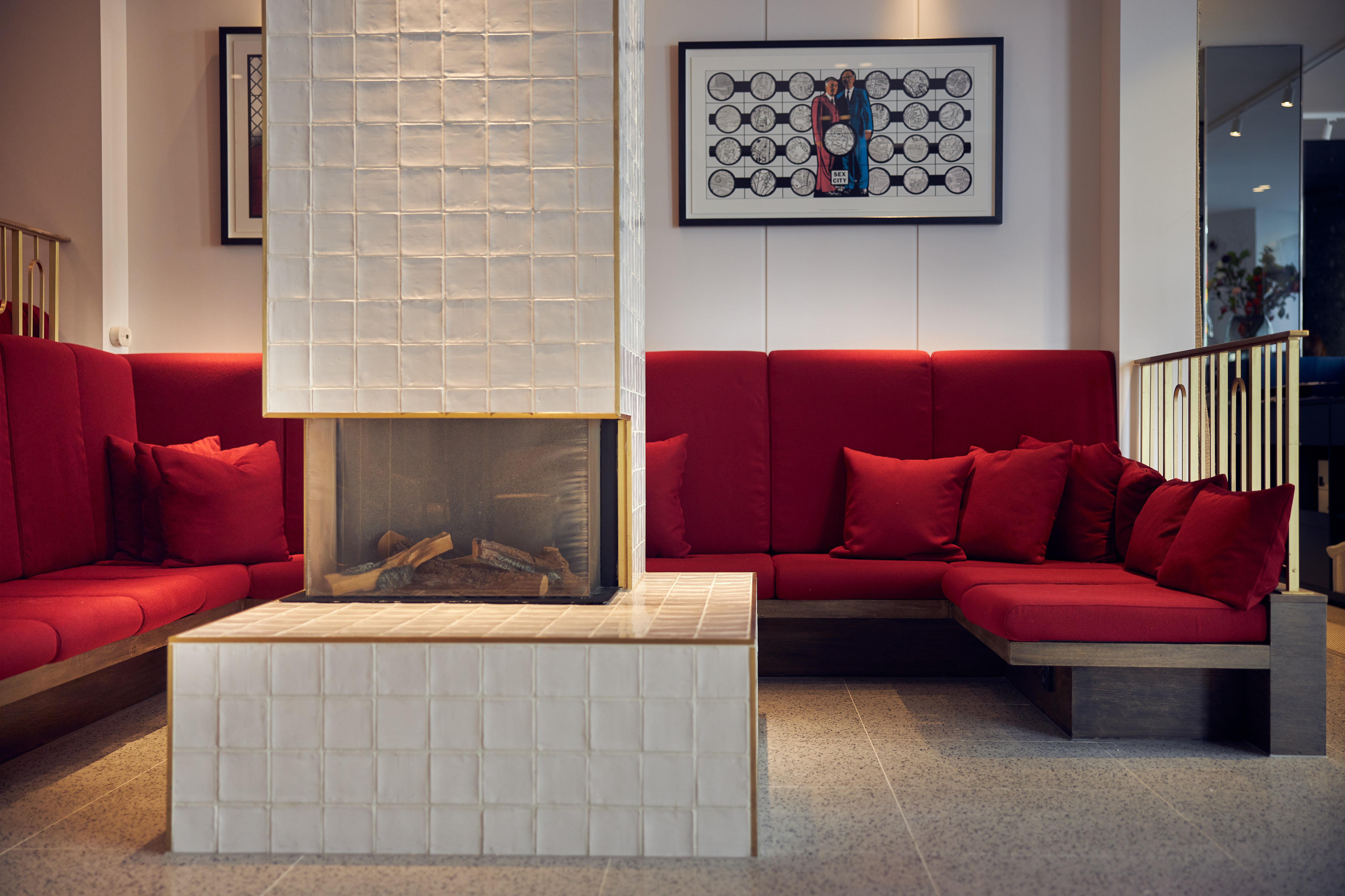 فندق كيمبتون دي ويت أمستردام المظهر الخارجي الصورة The fireplace in the lobby