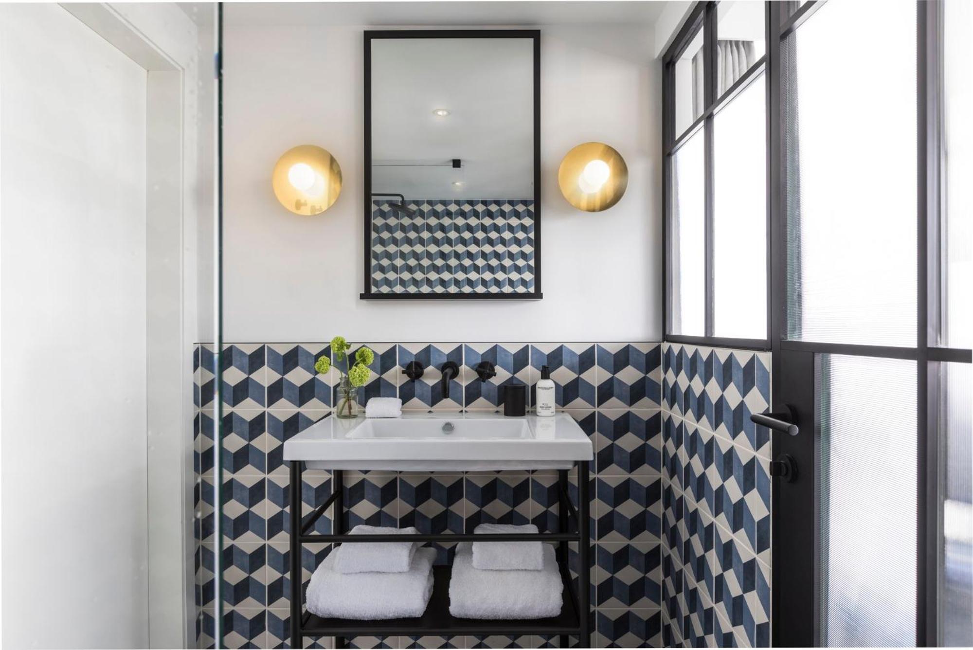 فندق كيمبتون دي ويت أمستردام المظهر الخارجي الصورة Bathroom at the Hotel