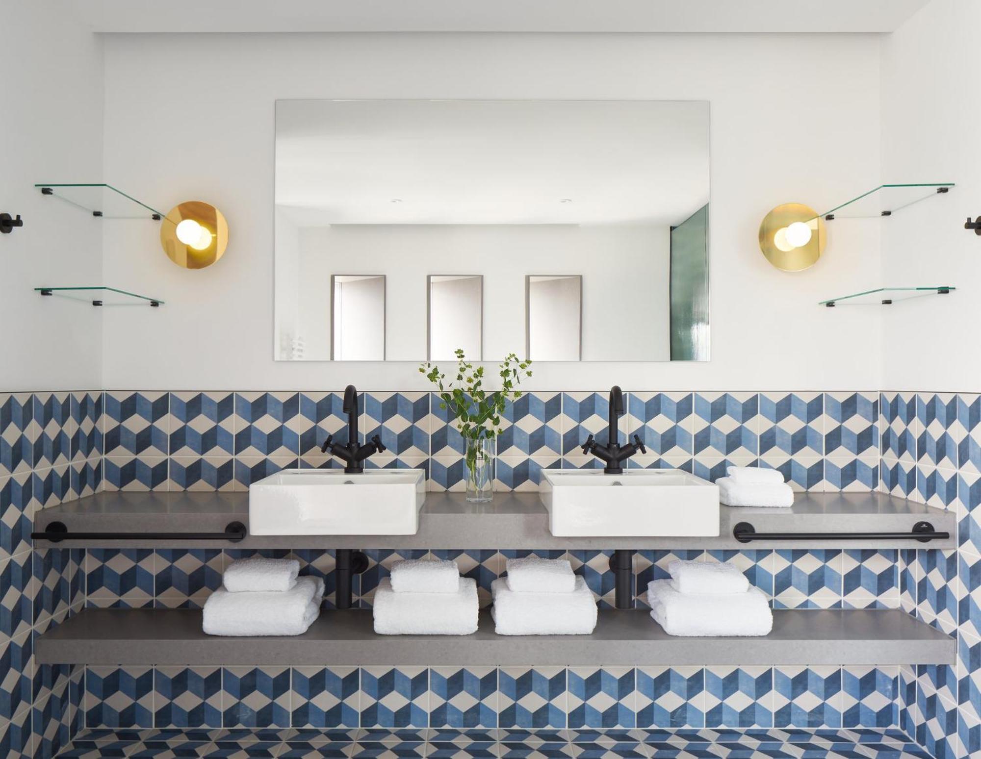فندق كيمبتون دي ويت أمستردام المظهر الخارجي الصورة Bathroom at The Standard East Village